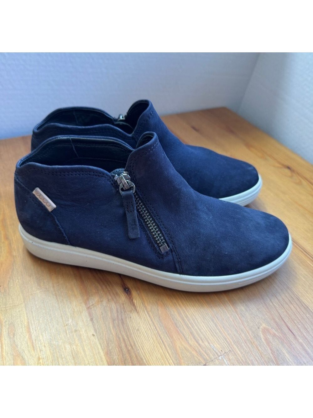 Ecco blue suede zipper up booties size 5